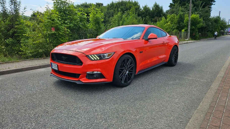 FORD Mustang -