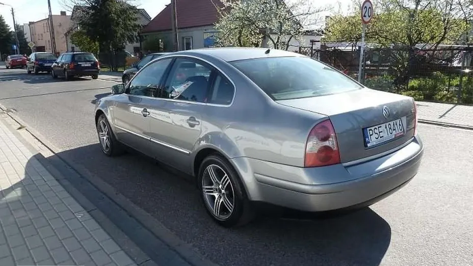VOLKSWAGEN Passat -
