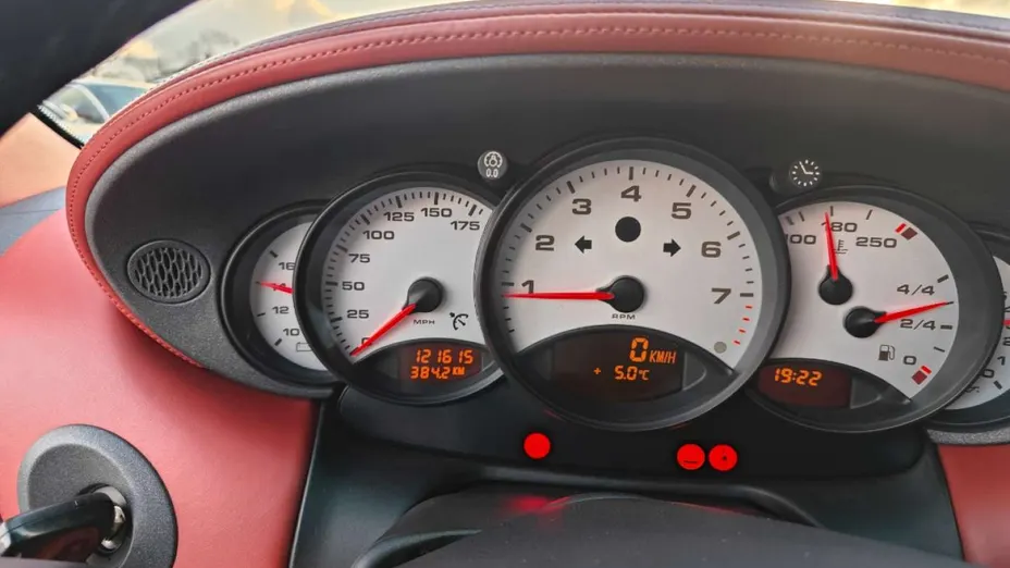 PORSCHE 911 -