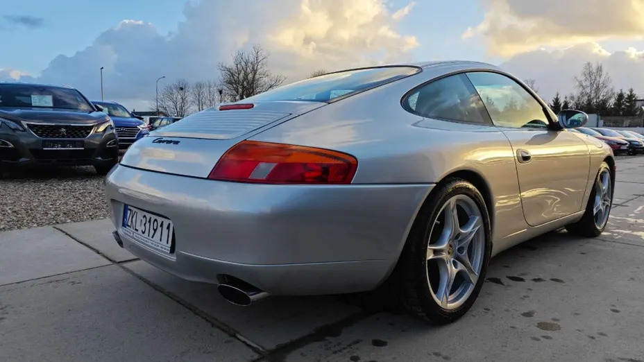 PORSCHE 911 -