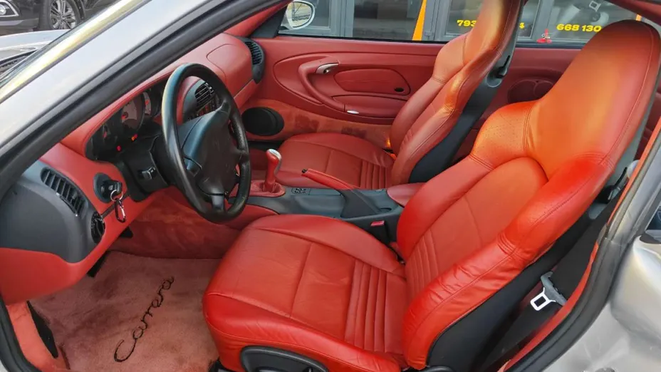 PORSCHE 911 -