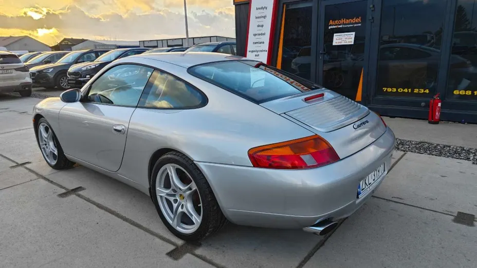 PORSCHE 911 -