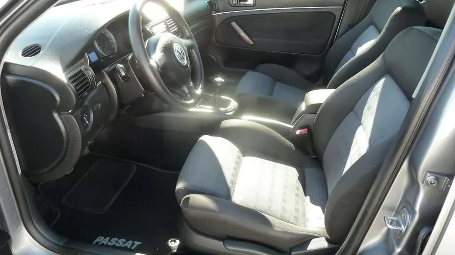 VOLKSWAGEN Passat -
