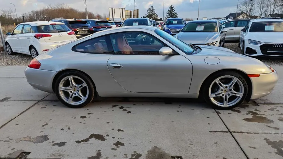 PORSCHE 911 -