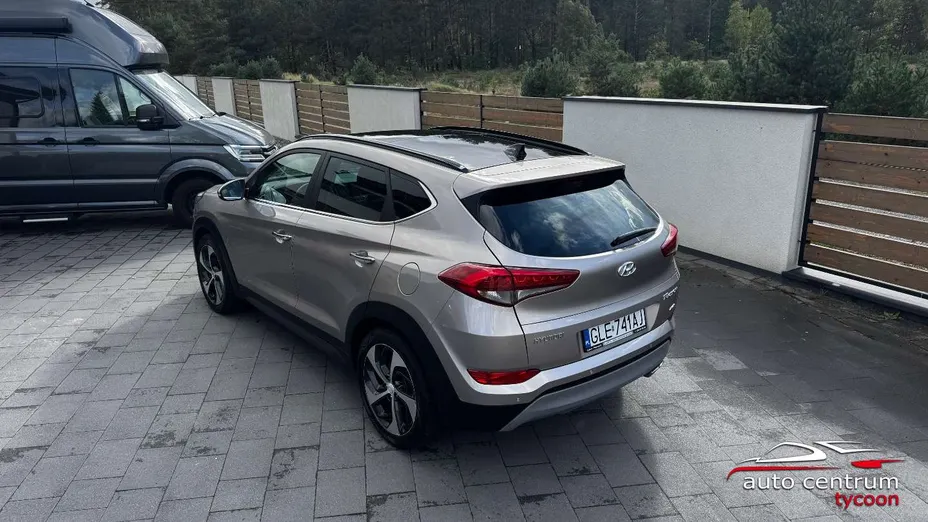 HYUNDAI Tucson -