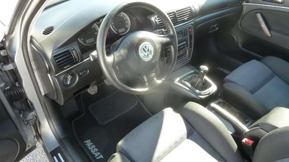VOLKSWAGEN Passat -