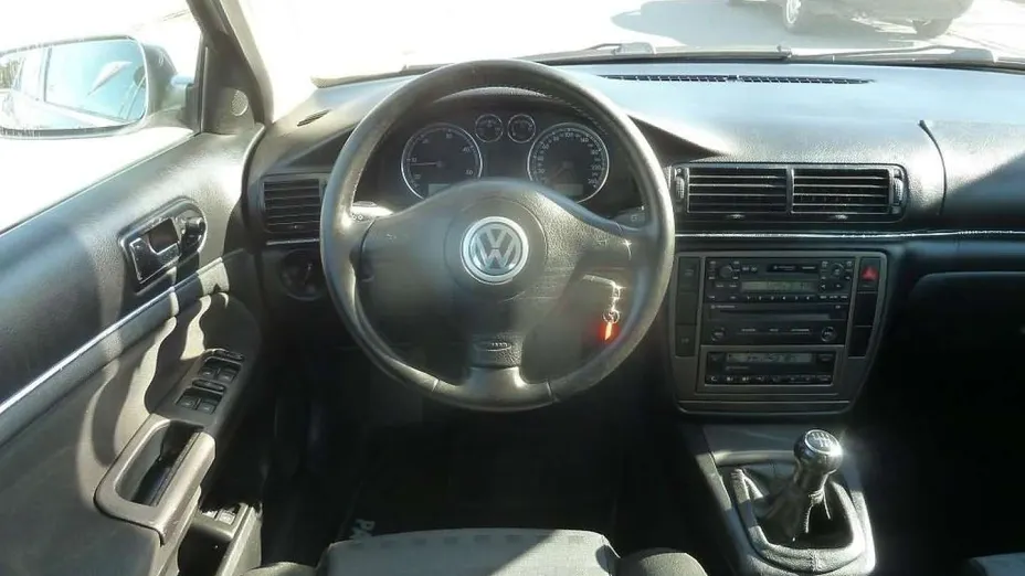 VOLKSWAGEN Passat -
