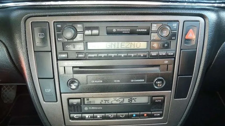VOLKSWAGEN Passat -