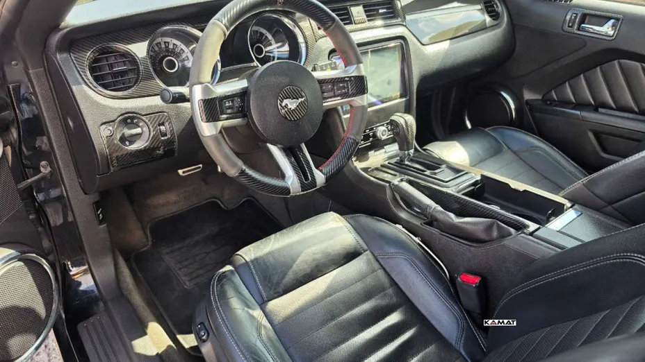 FORD Mustang -