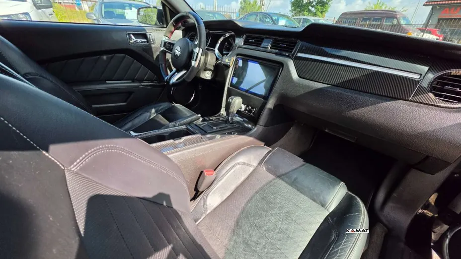 FORD Mustang -