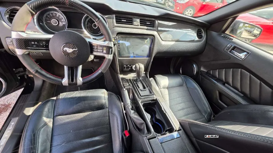 FORD Mustang -