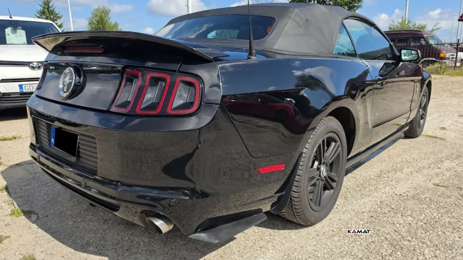 FORD Mustang -