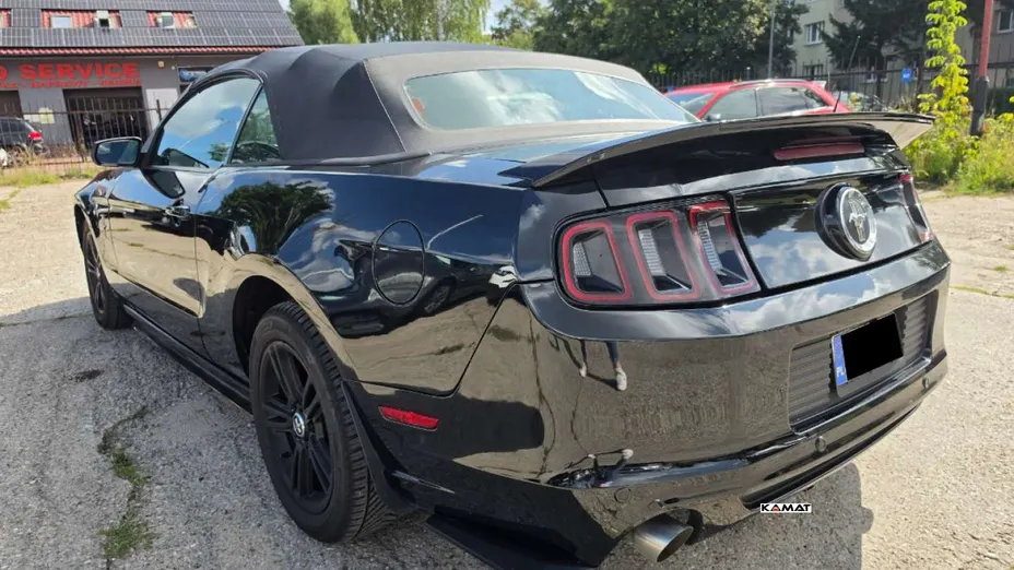 FORD Mustang -