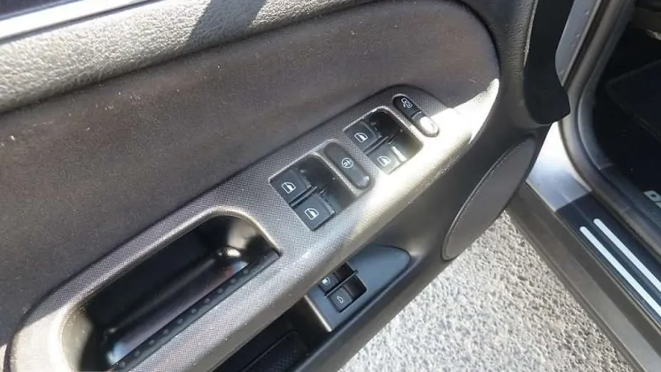 VOLKSWAGEN Passat -