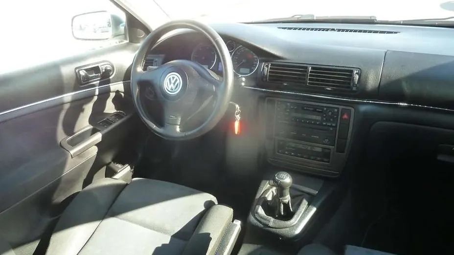 VOLKSWAGEN Passat -