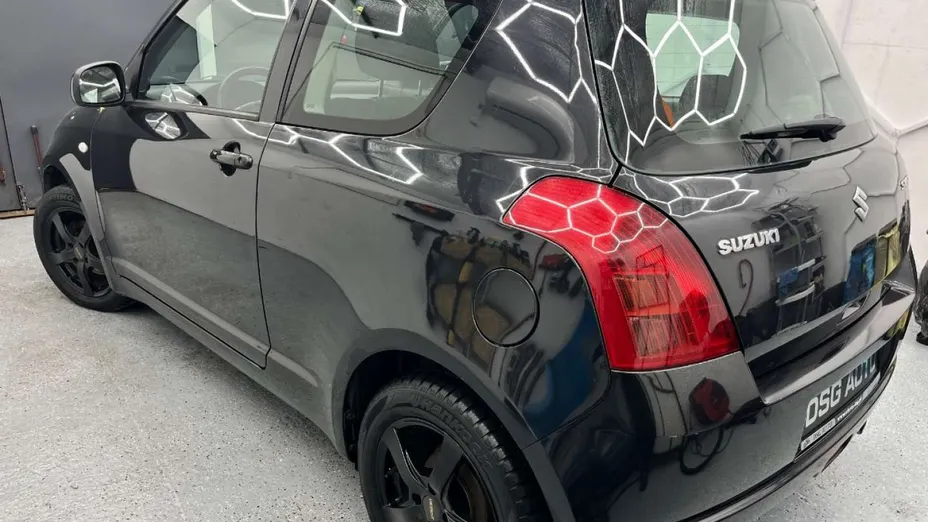 SUZUKI Swift -