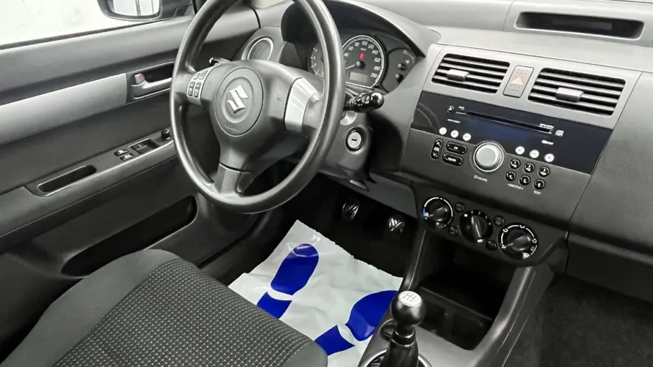 SUZUKI Swift -