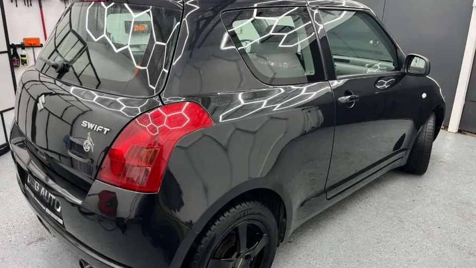 SUZUKI Swift -