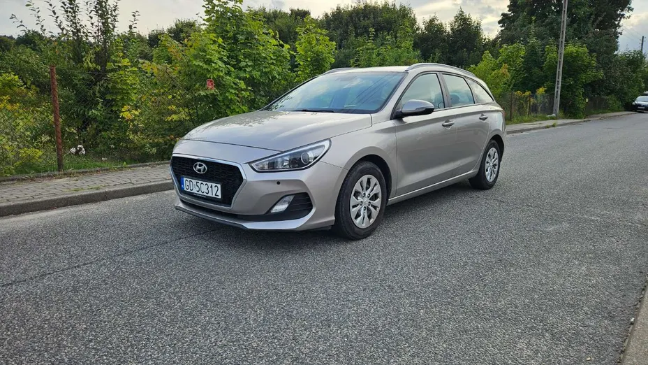 HYUNDAI i30 -