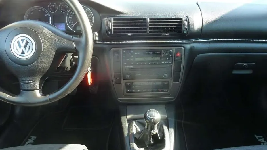 VOLKSWAGEN Passat -