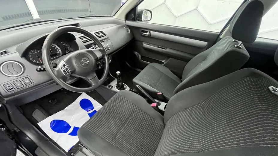 SUZUKI Swift -