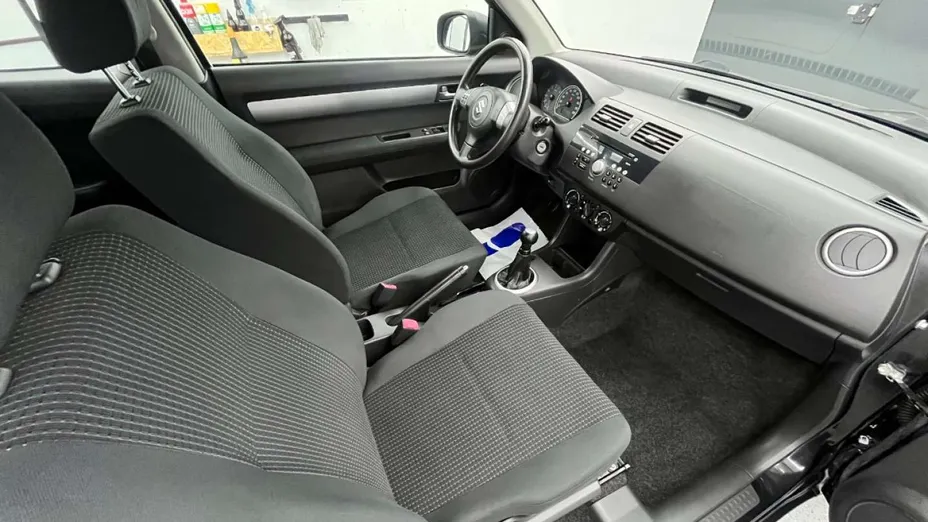 SUZUKI Swift -