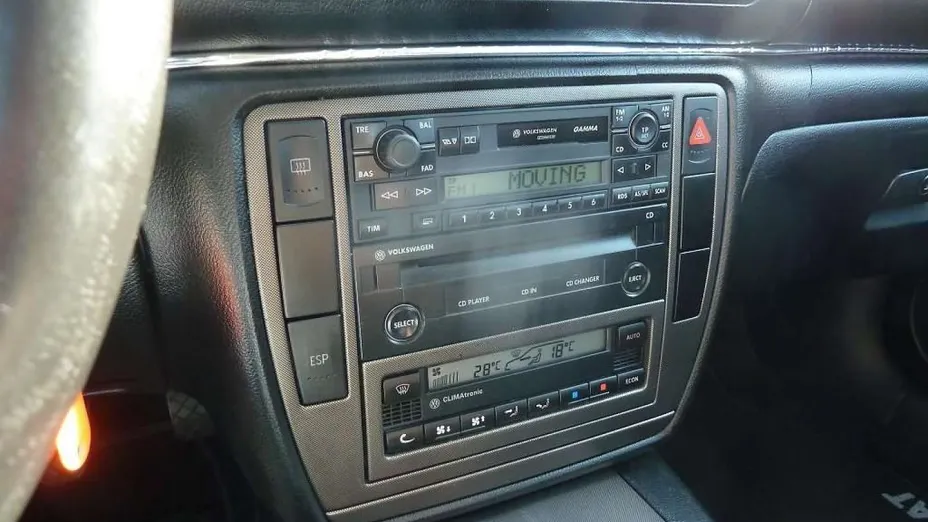 VOLKSWAGEN Passat -