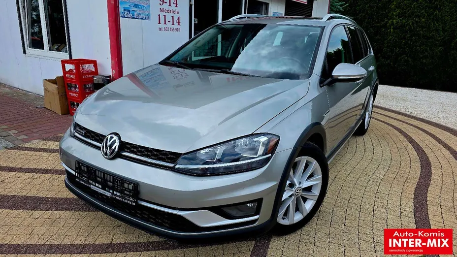 VOLKSWAGEN Golf -