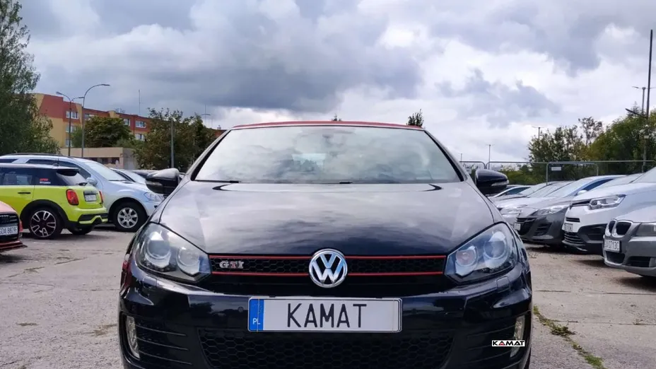 VOLKSWAGEN Golf -