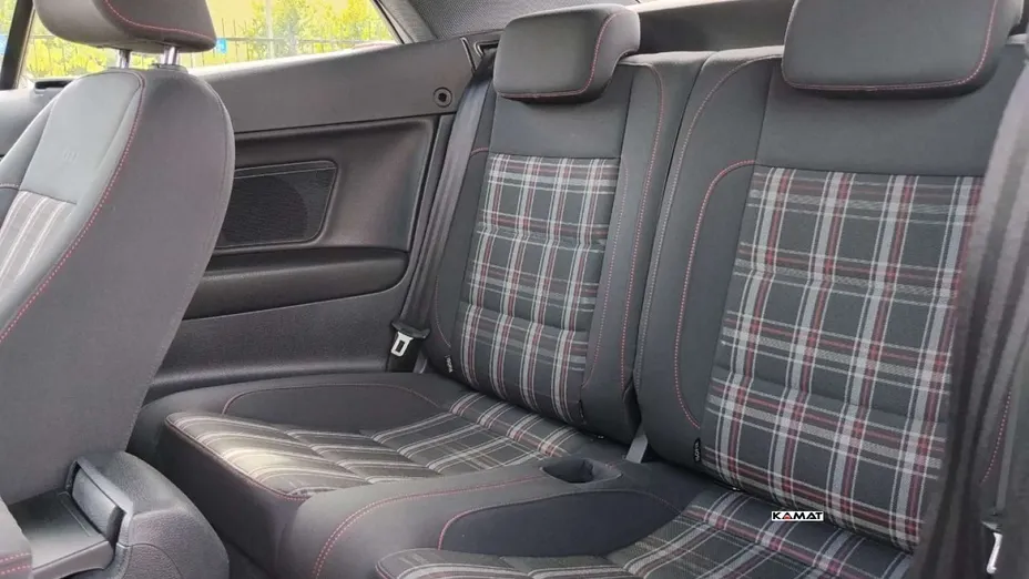VOLKSWAGEN Golf -
