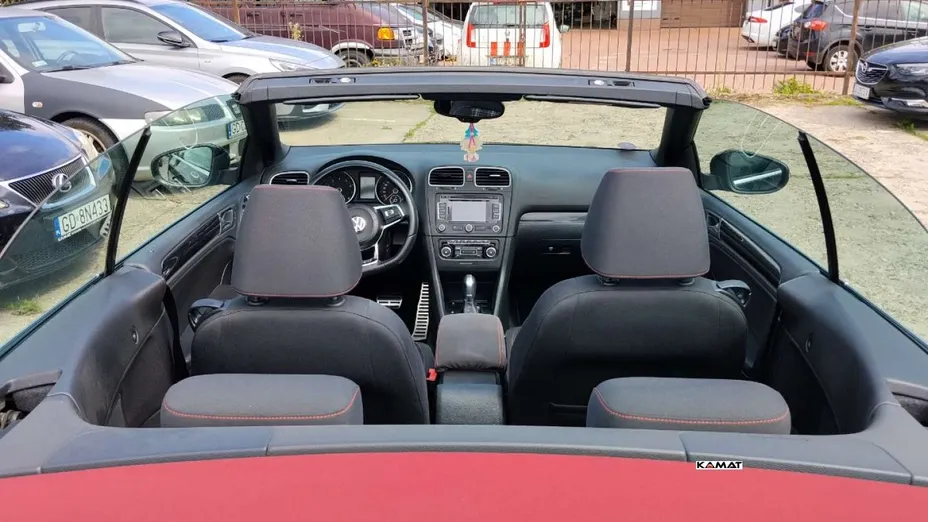 VOLKSWAGEN Golf -