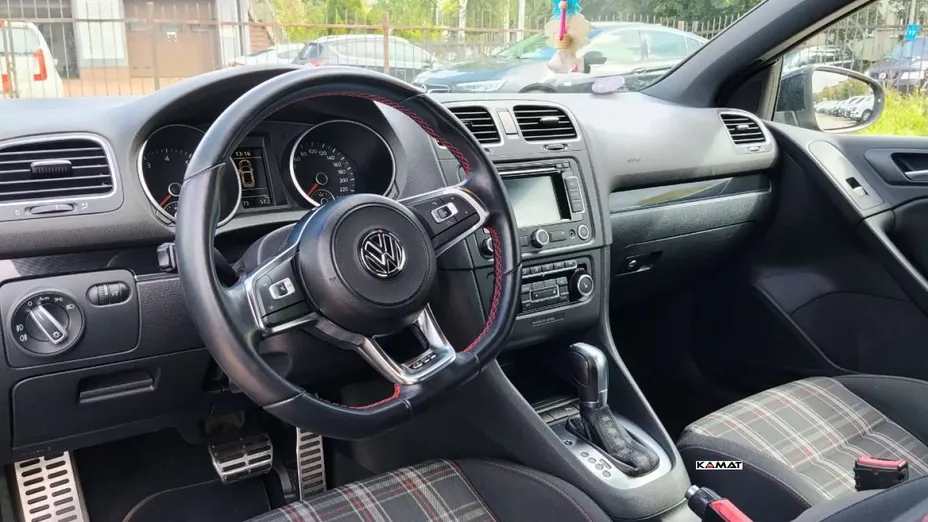 VOLKSWAGEN Golf -