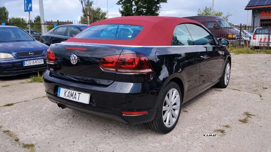 VOLKSWAGEN Golf -