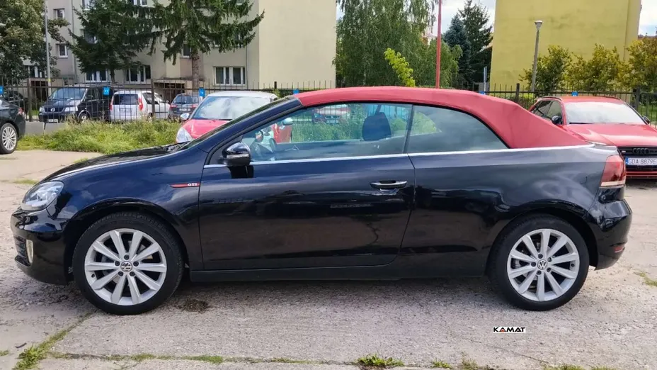 VOLKSWAGEN Golf -