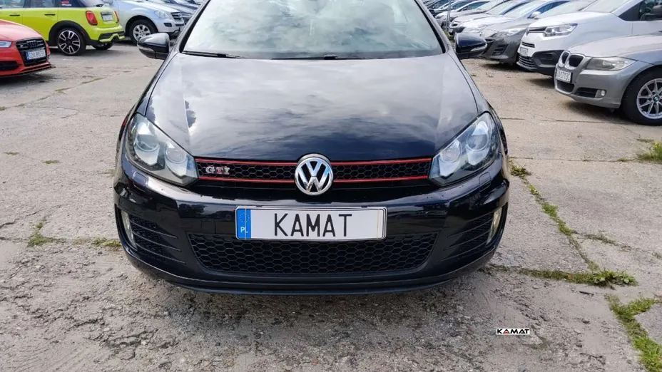 VOLKSWAGEN Golf -