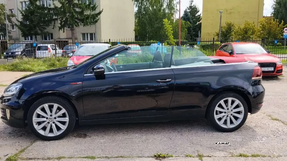 VOLKSWAGEN Golf -