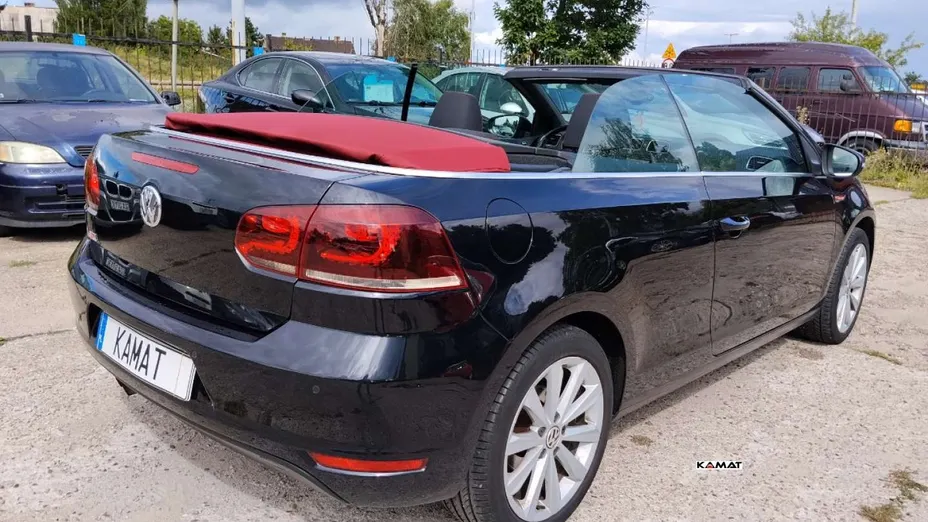 VOLKSWAGEN Golf -