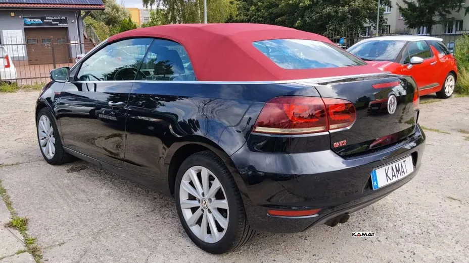 VOLKSWAGEN Golf -