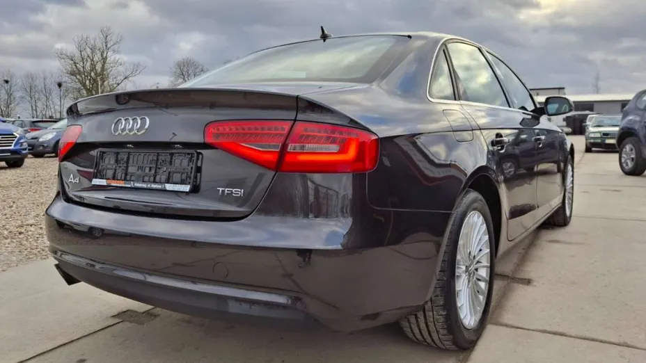 AUDI A4 -
