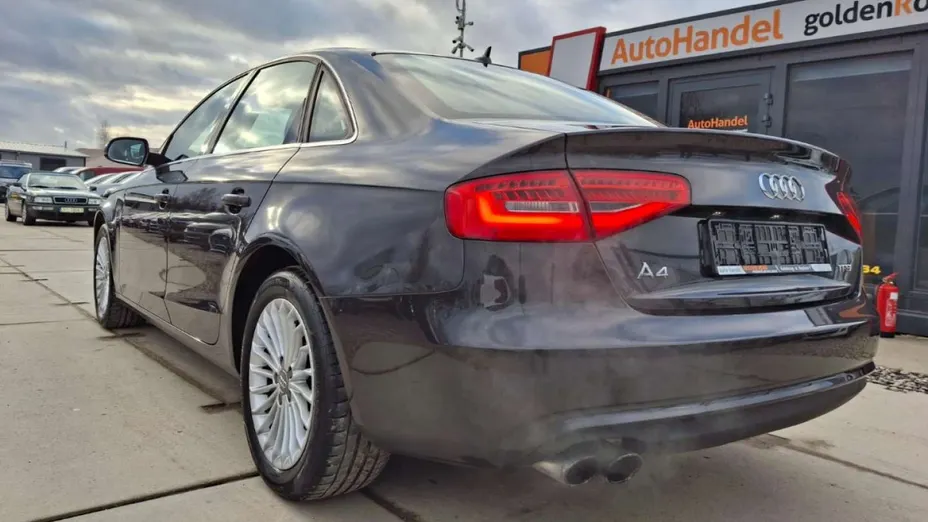 AUDI A4 -