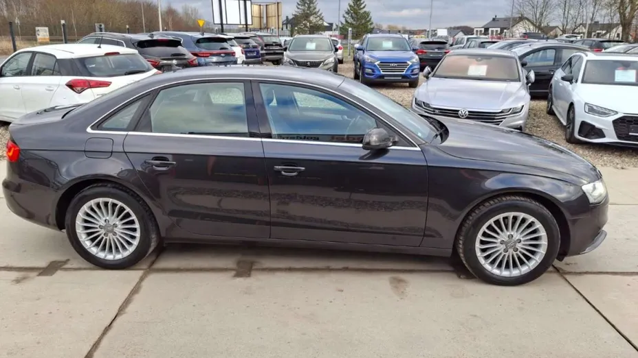 AUDI A4 -