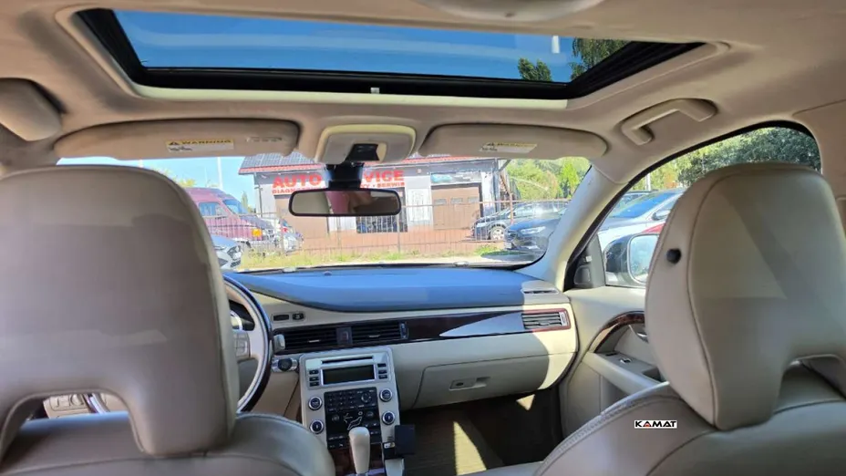 VOLVO XC70 -