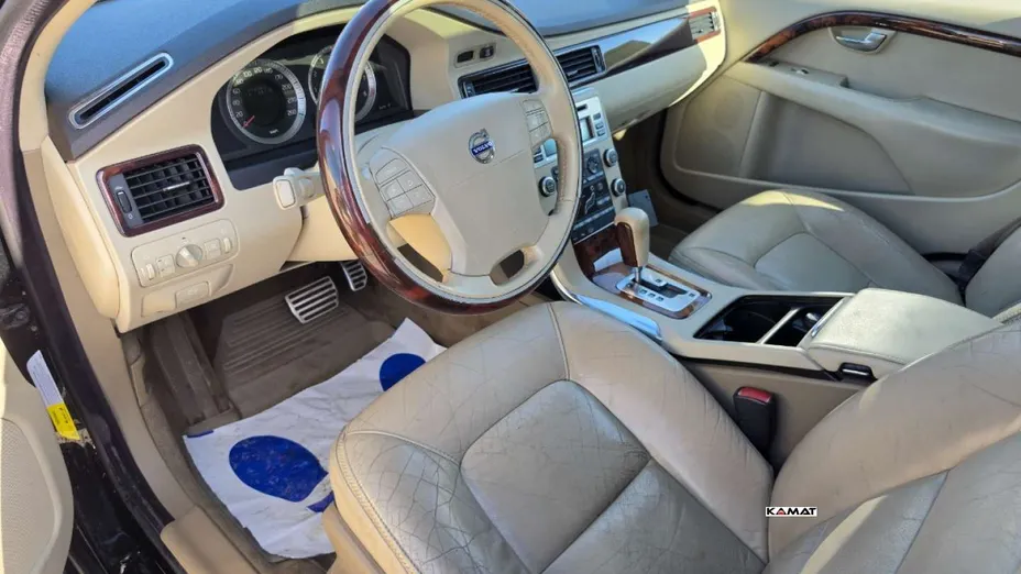 VOLVO XC70 -