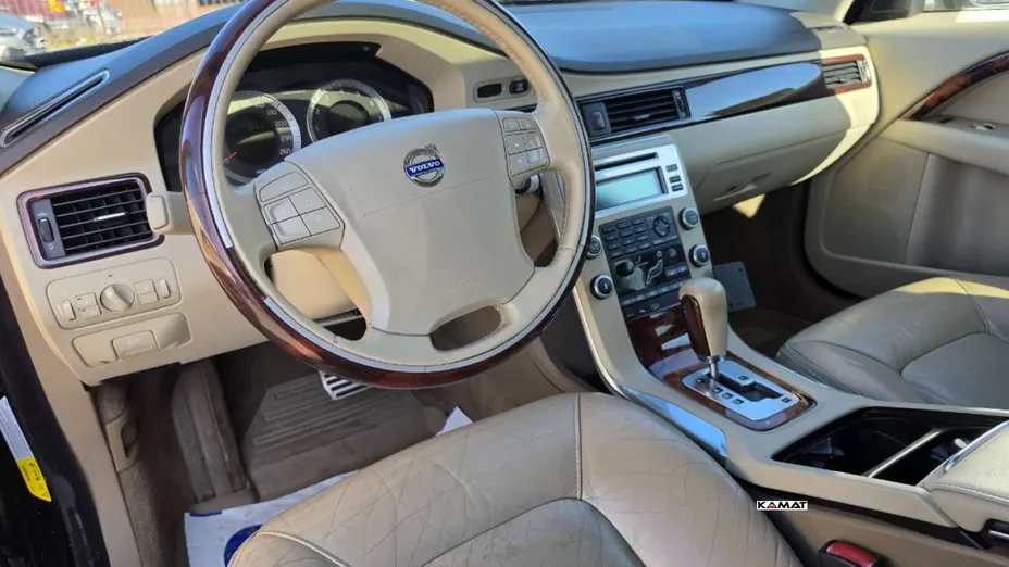VOLVO XC70 -