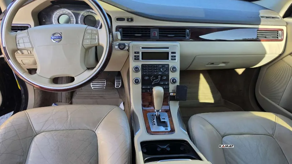 VOLVO XC70 -