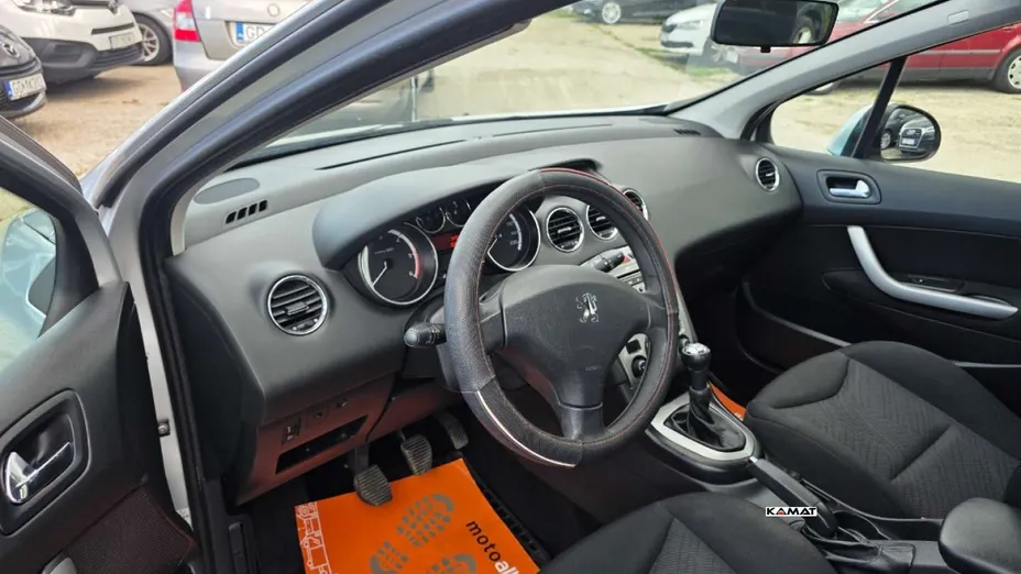 PEUGEOT 308 -