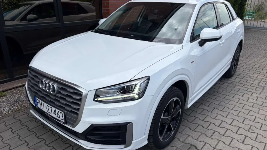 AUDI Q2 -