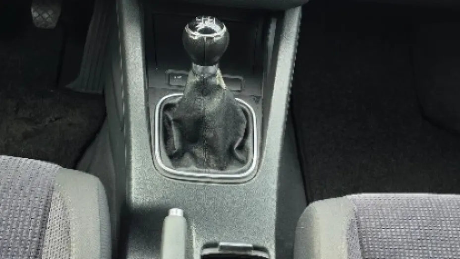 VOLKSWAGEN Jetta -