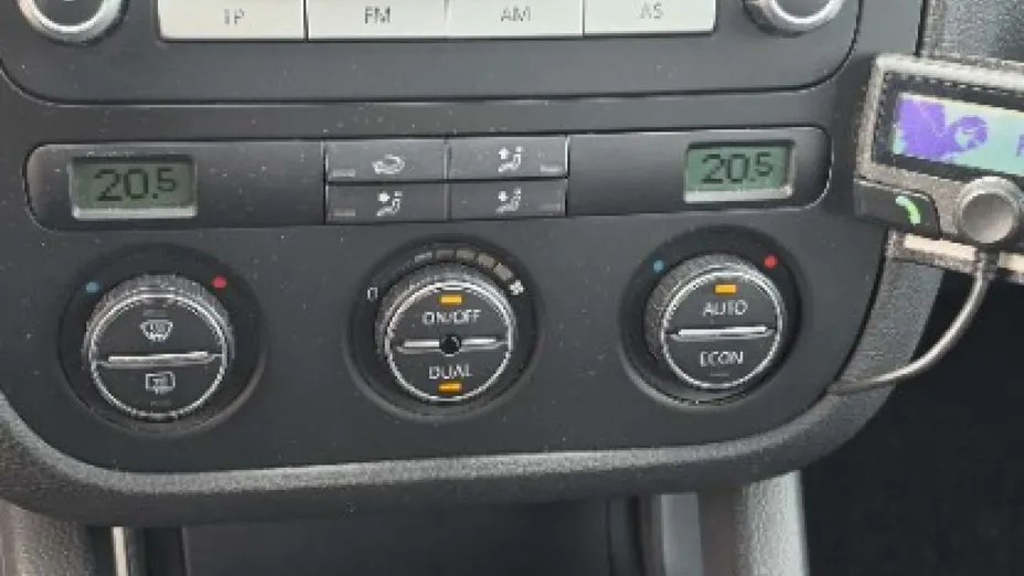 VOLKSWAGEN Jetta -