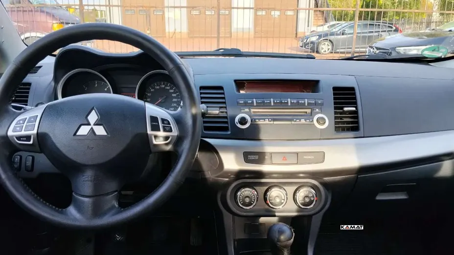 MITSUBISHI Lancer -